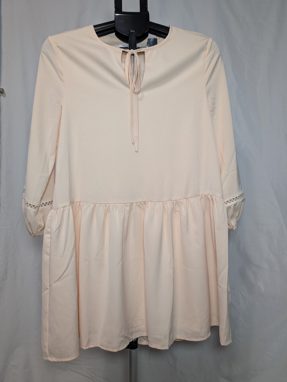 Women's Juniors Aftermarket Peach Dropped Waist Dress, V Neck with Tie, Size S